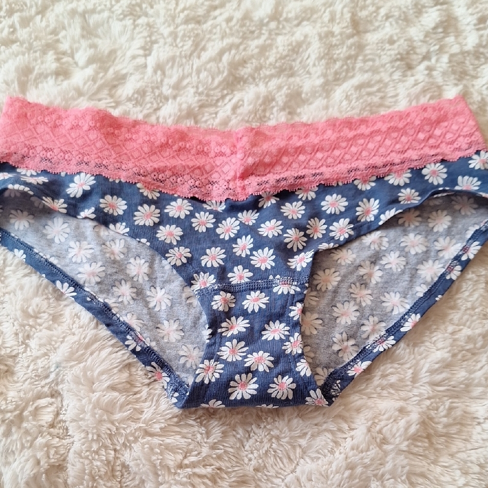 Victoria's Secret Pink/Blue Floral and Cream Lace Panties Set Size M
